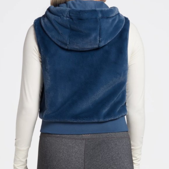 CALIA Carrie Underwood Faux Fur Vest NWT Dark Blue. Worn once. - Picture 2 of 3